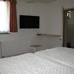 Hinz & Kunz בית הארחה 3*